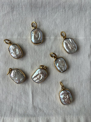 Albavera pearl pendent