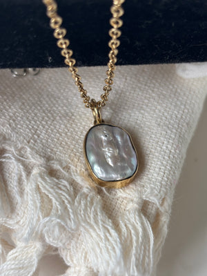 Albavera pearl pendent