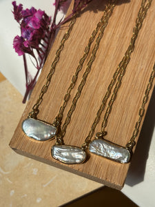 Drifter pearl necklace