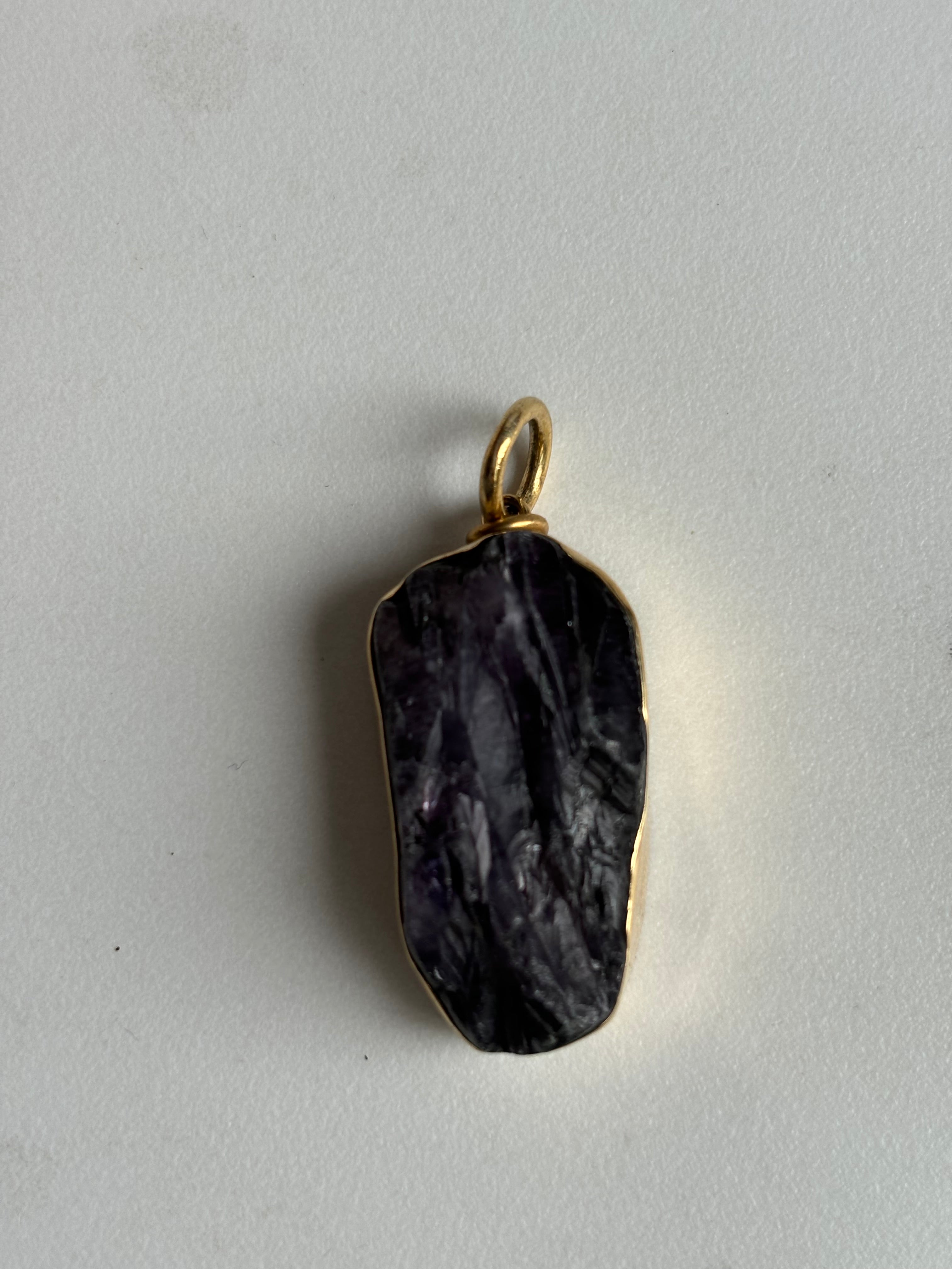 Large gemstone pendent