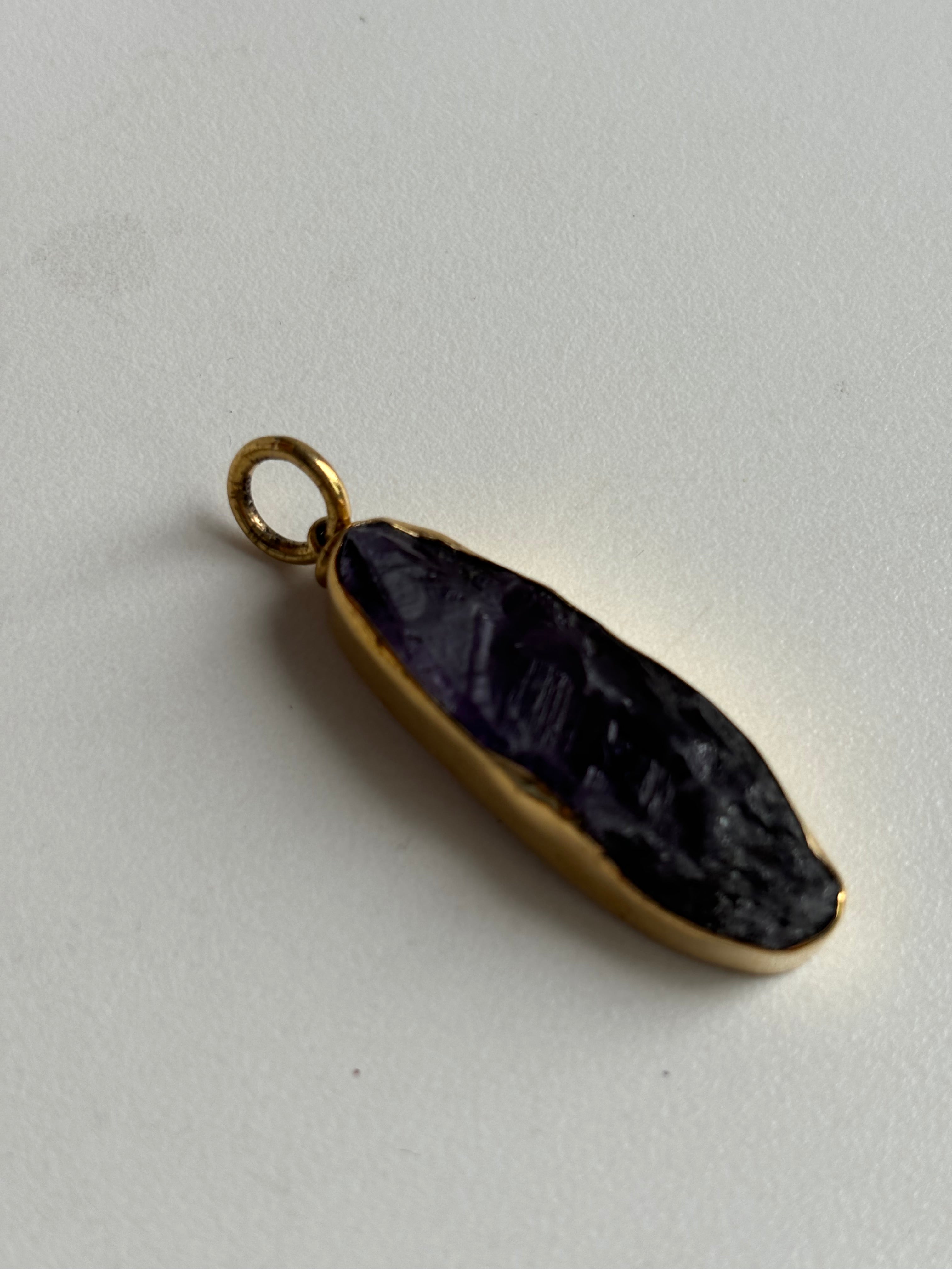 Large gemstone pendent