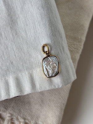 Albavera pearl pendent