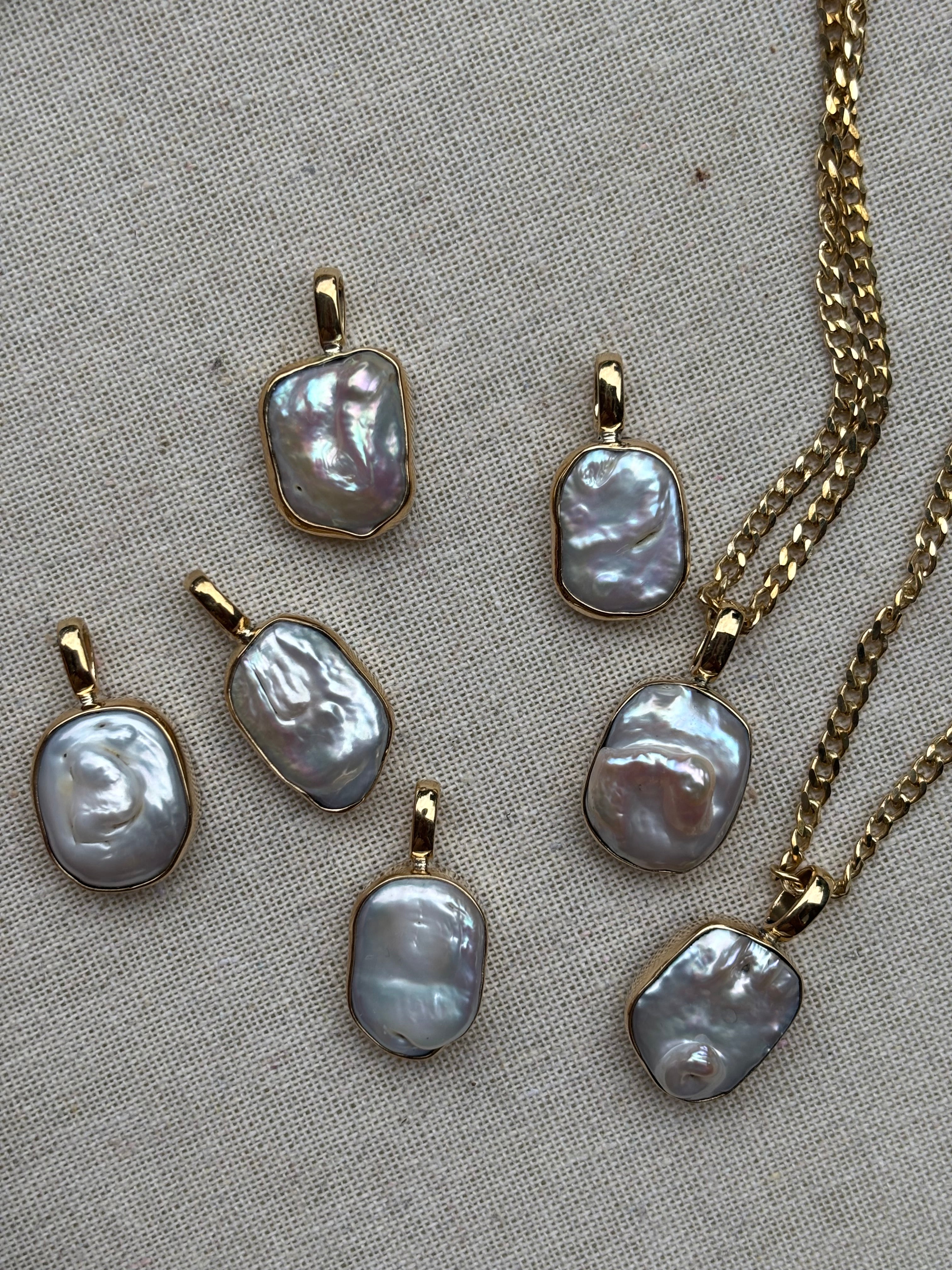 Albavera pearl pendent
